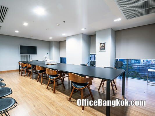 Rent Office Space With Partly Furnished 320 Sqm Close To Sanam Pao BTS Station