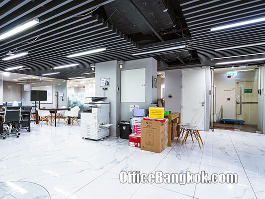 Rent Office Space With Partly Furnished 320 Sqm Close To Sanam Pao BTS Station