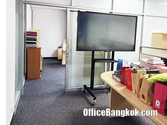 Rent Office With Partly Furnished 650 Sqm Close To Ratchathewi BTS Station