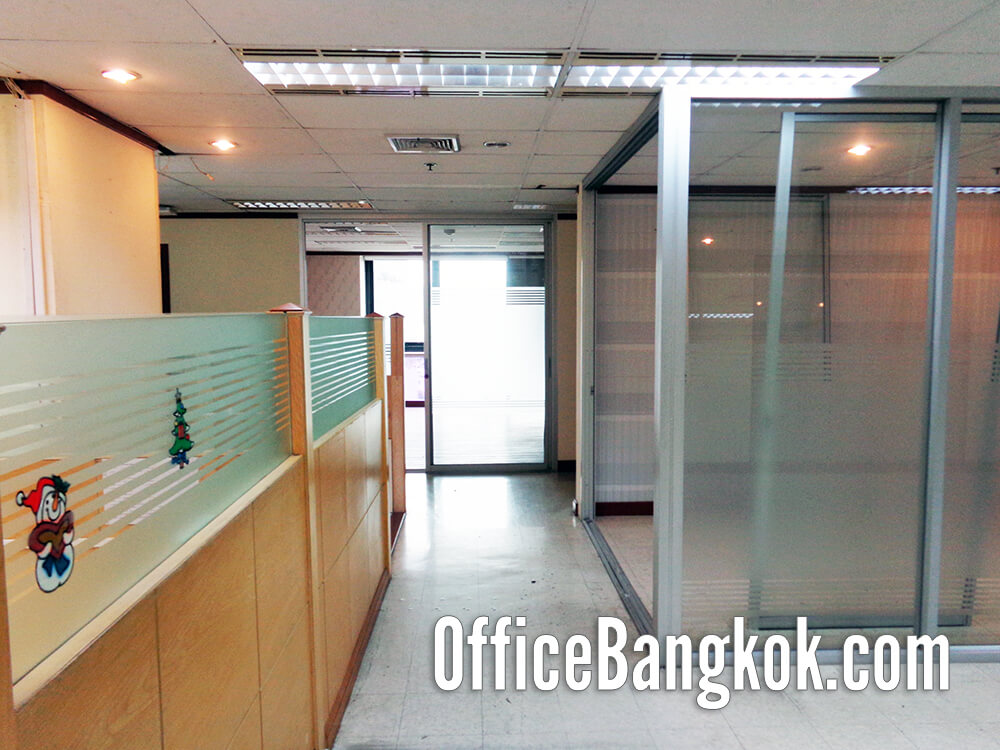 Rent 202 sqm partially fitted office space on Sri Ayutthaya Road, prime location near BTS Phaya Thai & Airport Rail Link. Only 91,000 THB/month. Ready-to-move-in, excellent connectivity for your business.