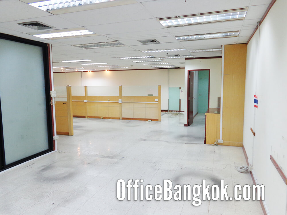Rent 202 sqm partially fitted office space on Sri Ayutthaya Road, prime location near BTS Phaya Thai & Airport Rail Link. Only 91,000 THB/month. Ready-to-move-in, excellent connectivity for your business.