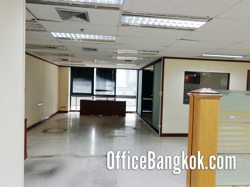 Rent 202 sqm partially fitted office space on Sri Ayutthaya Road, prime location near BTS Phaya Thai & Airport Rail Link. Only 91,000 THB/month. Ready-to-move-in, excellent connectivity for your business.