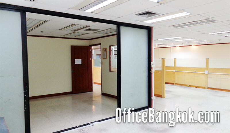 Rent 202 sqm partially fitted office space on Sri Ayutthaya Road, prime location near BTS Phaya Thai & Airport Rail Link. Only 91,000 THB/month. Ready-to-move-in, excellent connectivity for your business.