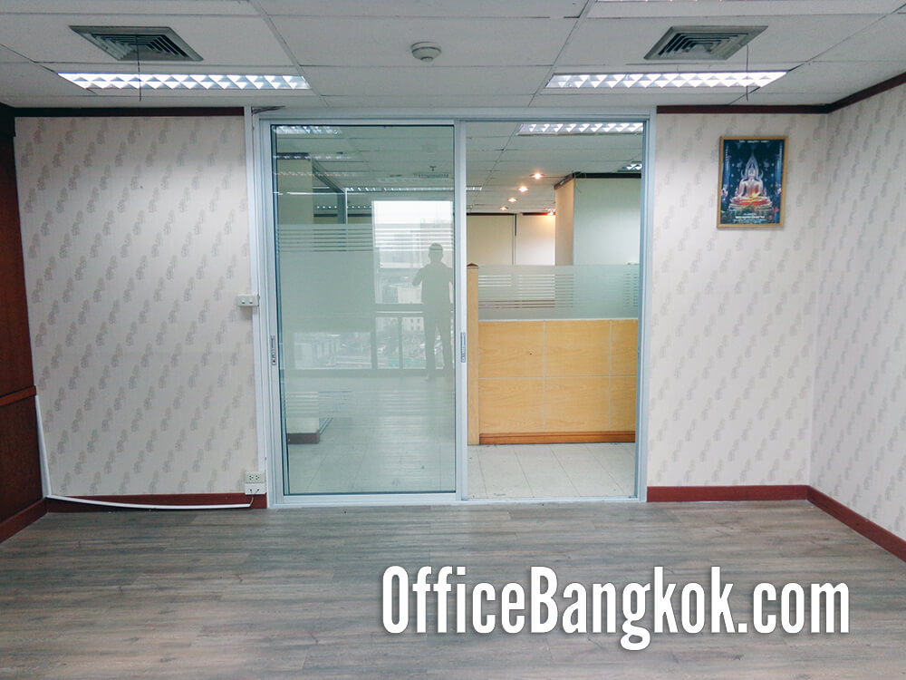 Rent 202 sqm partially fitted office space on Sri Ayutthaya Road, prime location near BTS Phaya Thai & Airport Rail Link. Only 91,000 THB/month. Ready-to-move-in, excellent connectivity for your business.