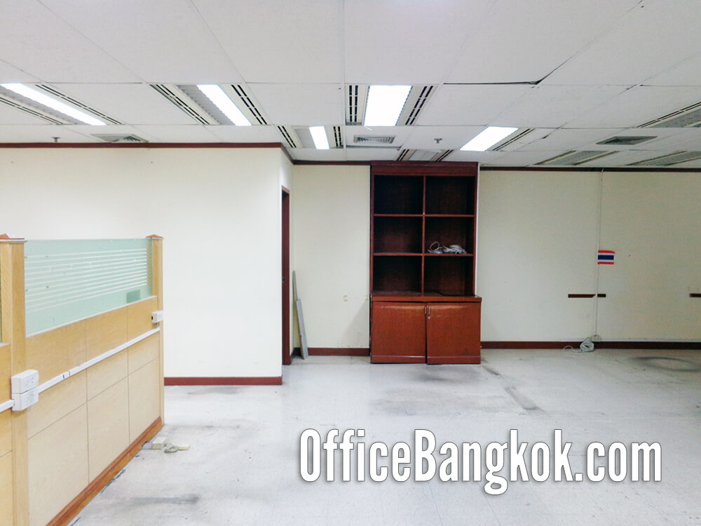 Rent 202 sqm partially fitted office space on Sri Ayutthaya Road, prime location near BTS Phaya Thai & Airport Rail Link. Only 91,000 THB/month. Ready-to-move-in, excellent connectivity for your business.