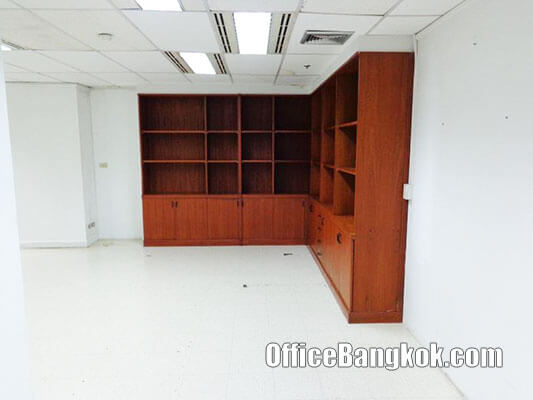 Office for Rent with Partly Furnished Space 100 Sqm close to Phaya Thai BTS Station