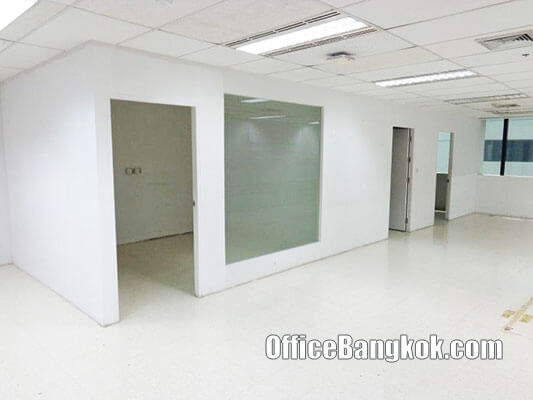 Office for Rent with Partly Furnished Space 100 Sqm close to Phaya Thai BTS Station