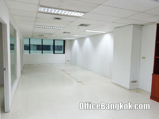 Office for Rent with Partly Furnished Space 100 Sqm close to Phaya Thai BTS Station