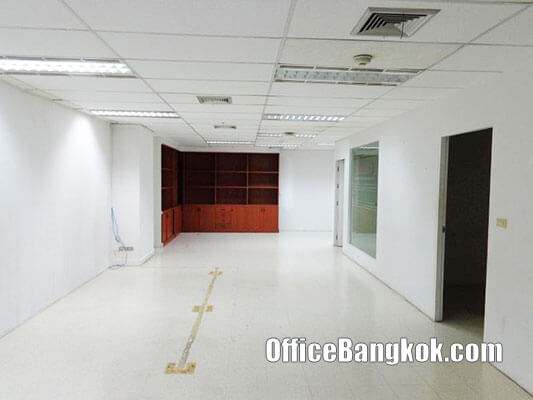 Office for Rent with Partly Furnished Space 100 Sqm close to Phaya Thai BTS Station