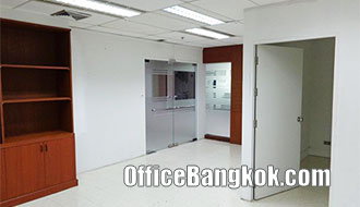 Office for Rent with Partly Furnished Space 100 Sqm close to Phaya Thai BTS Station