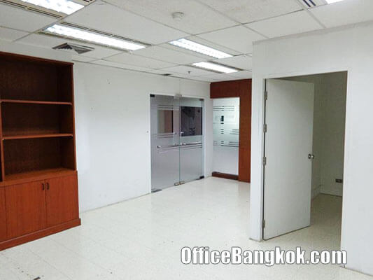 Office for Rent with Partly Furnished Space 100 Sqm close to Phaya Thai BTS Station