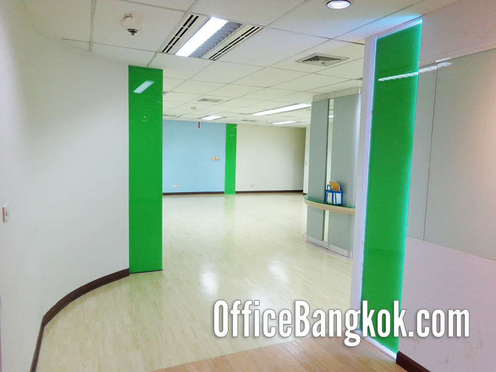 Partly furnished 202 sqm office space near BTS Phaya Thai featuring open-plan work areas, ceiling lighting, air-conditioning, and ready-to-use utilities. Partly furnished 202 sqm office space near BTS Phaya Thai featuring open-plan work areas, ceiling lighting, air-conditioning, and ready-to-use utilities.