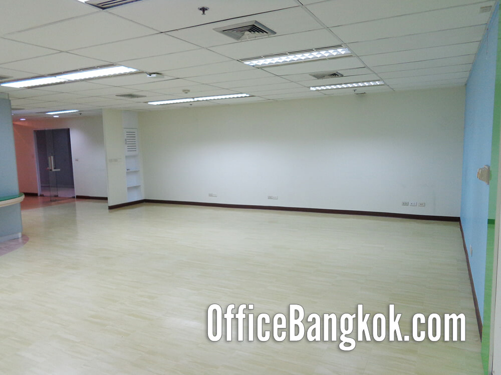 Partly furnished 202 sqm office space near BTS Phaya Thai featuring open-plan work areas, ceiling lighting, air-conditioning, and ready-to-use utilities. Partly furnished 202 sqm office space near BTS Phaya Thai featuring open-plan work areas, ceiling lighting, air-conditioning, and ready-to-use utilities.