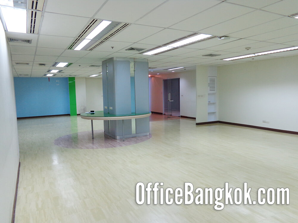 Partly furnished 202 sqm office space near BTS Phaya Thai featuring open-plan work areas, ceiling lighting, air-conditioning, and ready-to-use utilities. Partly furnished 202 sqm office space near BTS Phaya Thai featuring open-plan work areas, ceiling lighting, air-conditioning, and ready-to-use utilities.