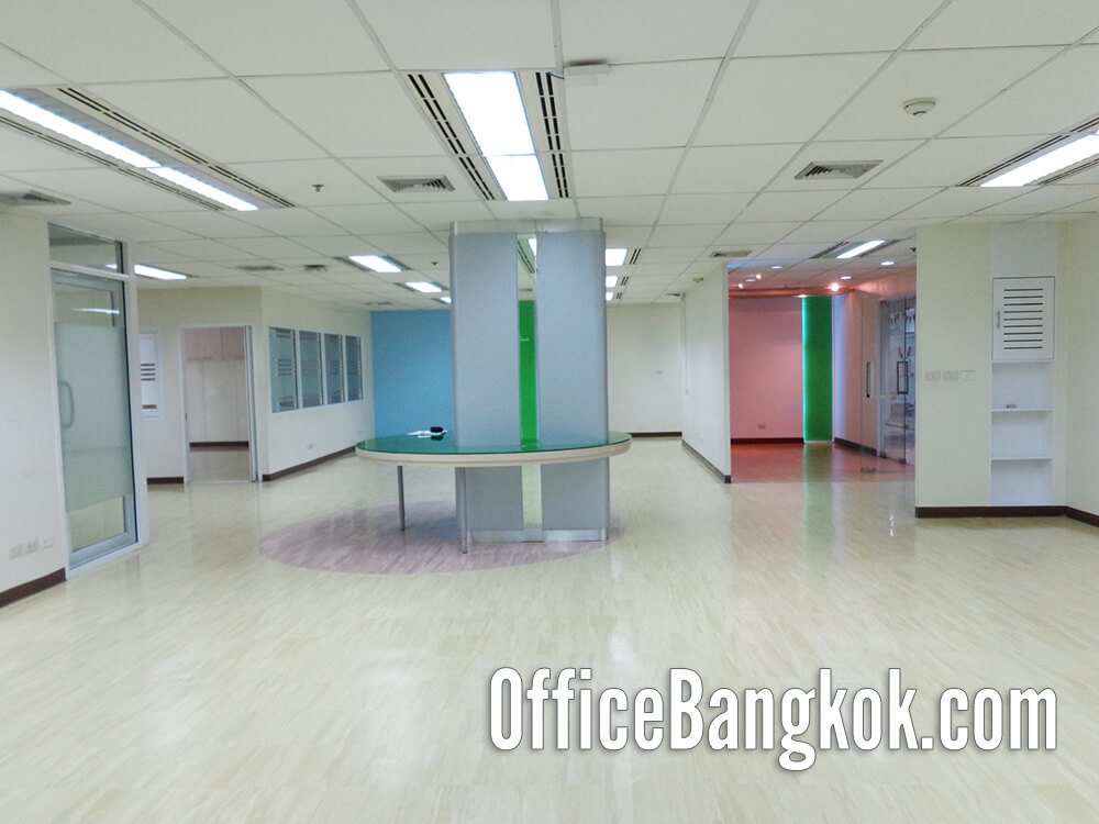 Partly furnished 202 sqm office space near BTS Phaya Thai featuring open-plan work areas, ceiling lighting, air-conditioning, and ready-to-use utilities. Partly furnished 202 sqm office space near BTS Phaya Thai featuring open-plan work areas, ceiling lighting, air-conditioning, and ready-to-use utilities.
