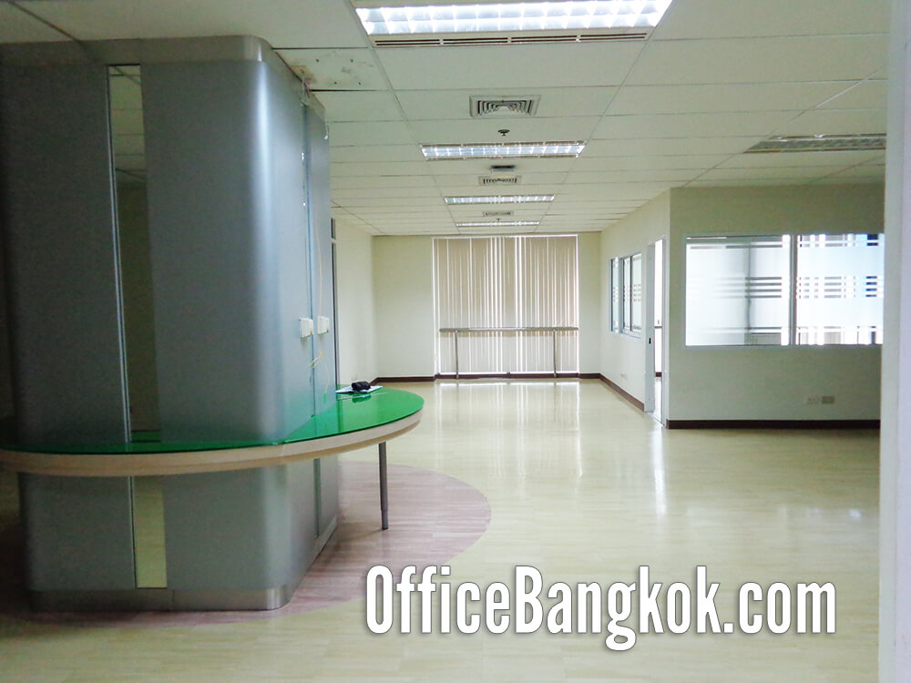 Partly furnished 202 sqm office space near BTS Phaya Thai featuring open-plan work areas, ceiling lighting, air-conditioning, and ready-to-use utilities. Partly furnished 202 sqm office space near BTS Phaya Thai featuring open-plan work areas, ceiling lighting, air-conditioning, and ready-to-use utilities.