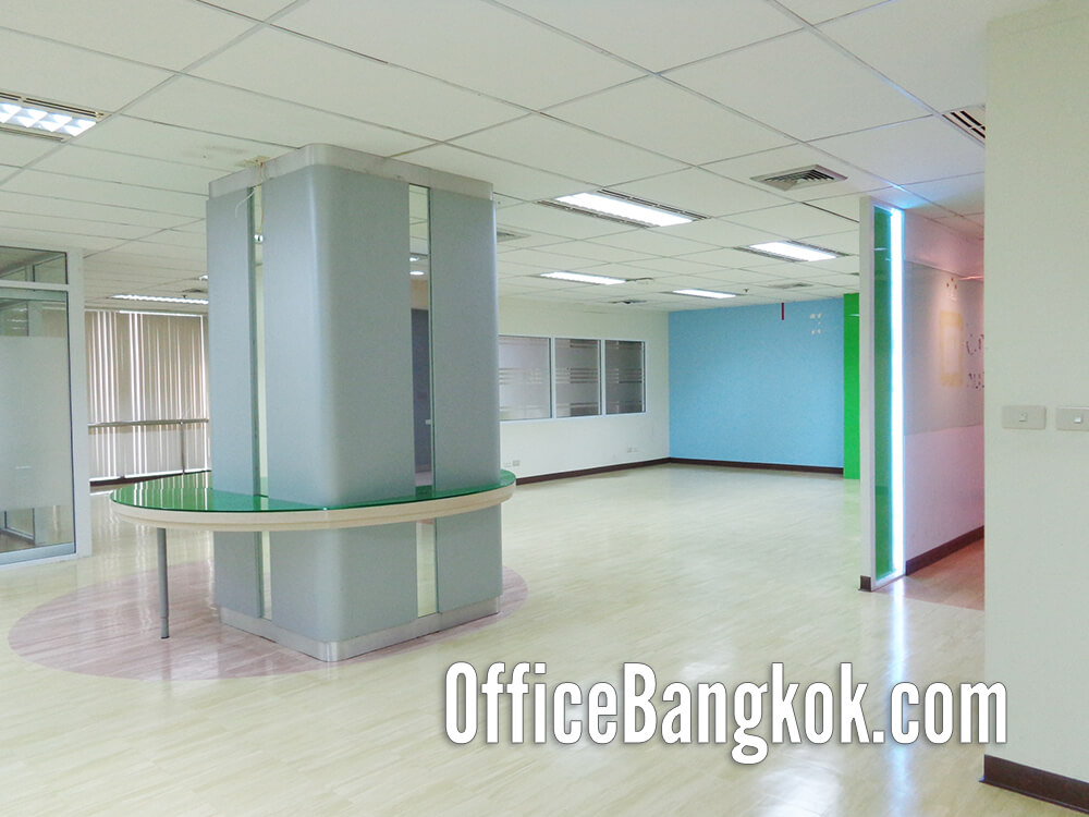 Partly furnished 202 sqm office space near BTS Phaya Thai featuring open-plan work areas, ceiling lighting, air-conditioning, and ready-to-use utilities. Partly furnished 202 sqm office space near BTS Phaya Thai featuring open-plan work areas, ceiling lighting, air-conditioning, and ready-to-use utilities.