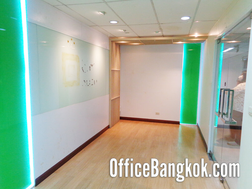 Partly furnished 202 sqm office space near BTS Phaya Thai featuring open-plan work areas, ceiling lighting, air-conditioning, and ready-to-use utilities. Partly furnished 202 sqm office space near BTS Phaya Thai featuring open-plan work areas, ceiling lighting, air-conditioning, and ready-to-use utilities.