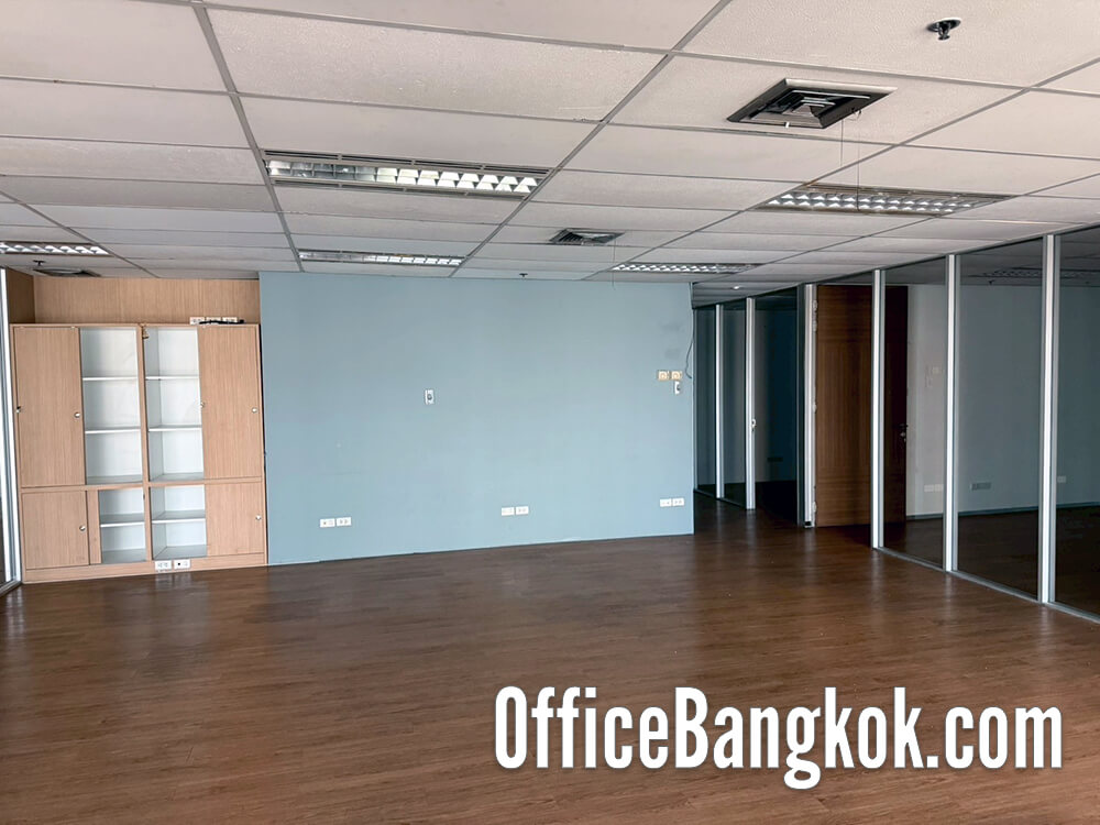 Rent a partly furnished office near BTS Phayathai, 200 sqm space in central Bangkok. Ideal for mid-sized companies. Monthly rent 90,000 THB. Rent a partly furnished office near BTS Phayathai, 200 sqm space in central Bangkok. Ideal for mid-sized companies. Monthly rent 90,000 THB.