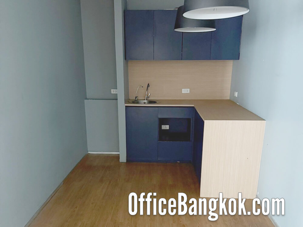 Rent a partly furnished office near BTS Phayathai, 200 sqm space in central Bangkok. Ideal for mid-sized companies. Monthly rent 90,000 THB. Rent a partly furnished office near BTS Phayathai, 200 sqm space in central Bangkok. Ideal for mid-sized companies. Monthly rent 90,000 THB.
