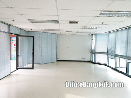 Small Office Space For Rent Size 55 Sqm Close to Phaya Thai BTS Station