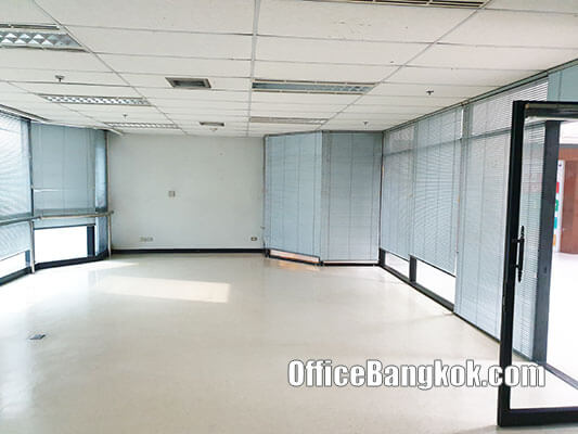 Small Office Space For Rent Size 55 Sqm Close to Phaya Thai BTS Station