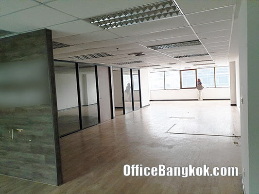 Office For Rent With Partly Furnished Space 135 Sqm Close To Phloen Chit BTS Station