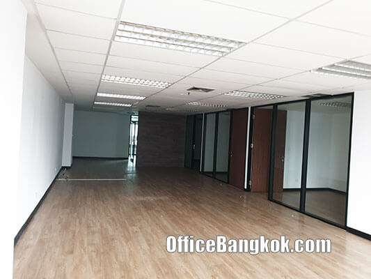 Office For Rent With Partly Furnished Space 135 Sqm Close To Phloen Chit BTS Station