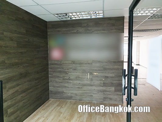 Office For Rent With Partly Furnished Space 135 Sqm Close To Phloen Chit BTS Station