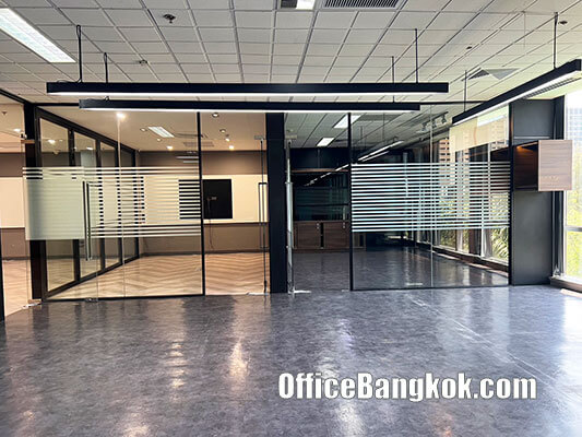 Office Space For Rent With Partly Furnished 180 Sqm Close To Phloen Chit BTS Station