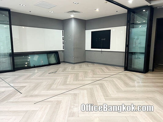 Office Space For Rent With Partly Furnished 180 Sqm Close To Phloen Chit BTS Station