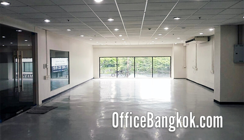 ภาพออฟฟิศให้เช่าบนถนนพระราม 4 ใกล้ MRT สามย่าน พื้นที่ 118 ตารางเมตร แสงธรรมชาติส่องถึง เหมาะสำหรับสำนักงานราคาประหยัด