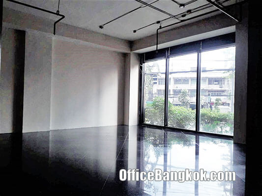 Office Showroom With Partly Furnished Ground Floor For Rent On Rama 4 Space 74 Sqm Close To Sam Yan MRT Station