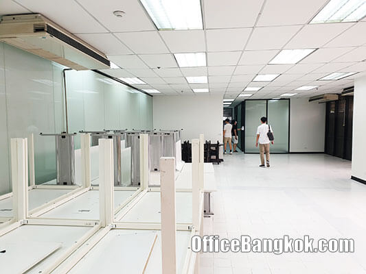 Office for Rent With Partly Furnished Space 206 Sqm Close To Rama 9 MRT Station