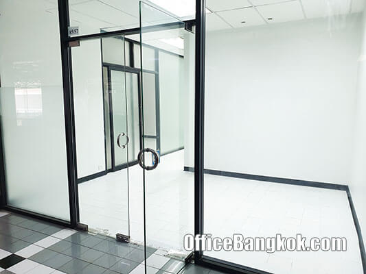 Office for Rent With Partly Furnished Space 206 Sqm Close To Rama 9 MRT Station