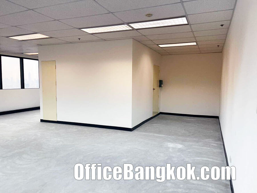 เช่าสำนักงาน 111 ตารางเมตร บนถนนรัชดาภิเษก ใกล้ MRT สุทธิสาร ห่างเพียง 200 เมตร พื้นที่กว้าง เดินทางสะดวก ค่าเช่าเพียง 78,000 บาท/เดือน