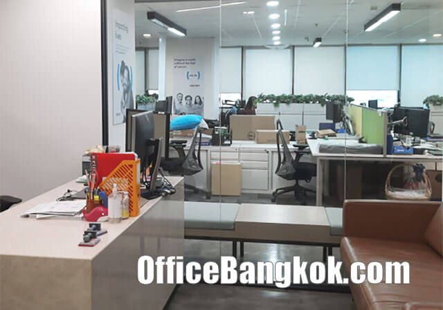Prime 380 Sqm Partially Fitted Office Space for Lease Near MRT Ratchadapisek, Bangkok