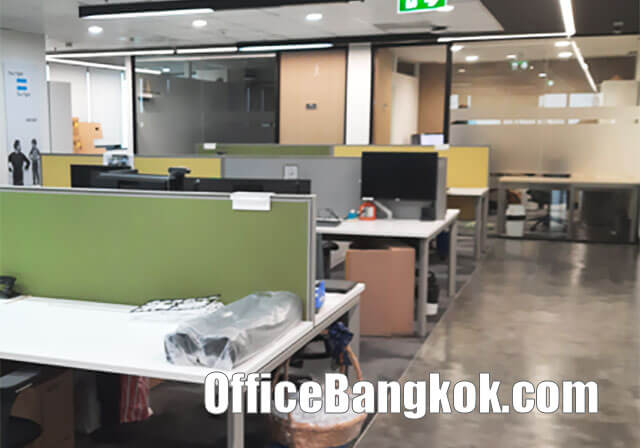 Prime 380 Sqm Partially Fitted Office Space for Lease Near MRT Ratchadapisek, Bangkok