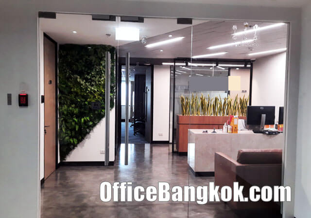 Prime 380 Sqm Partially Fitted Office Space for Lease Near MRT Ratchadapisek, Bangkok