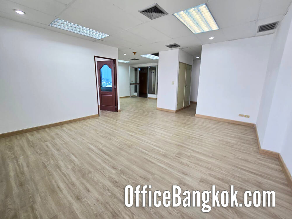 ให้เช่าออฟฟิศขนาดเล็ก 60 ตรม ราคา 30,000 บาท/เดือน ทำเลดี ใกล้ MRT ห้วยขวาง เดินทางง่าย เหมาะสำหรับธุรกิจขนาดเล็ก สตาร์ทอัป หรือทีมเริ่มต้น