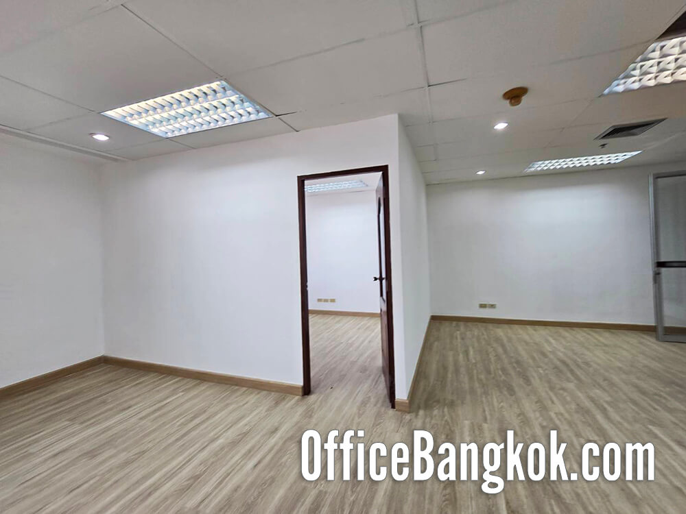 ให้เช่าออฟฟิศขนาดเล็ก 60 ตรม ราคา 30,000 บาท/เดือน ทำเลดี ใกล้ MRT ห้วยขวาง เดินทางง่าย เหมาะสำหรับธุรกิจขนาดเล็ก สตาร์ทอัป หรือทีมเริ่มต้น