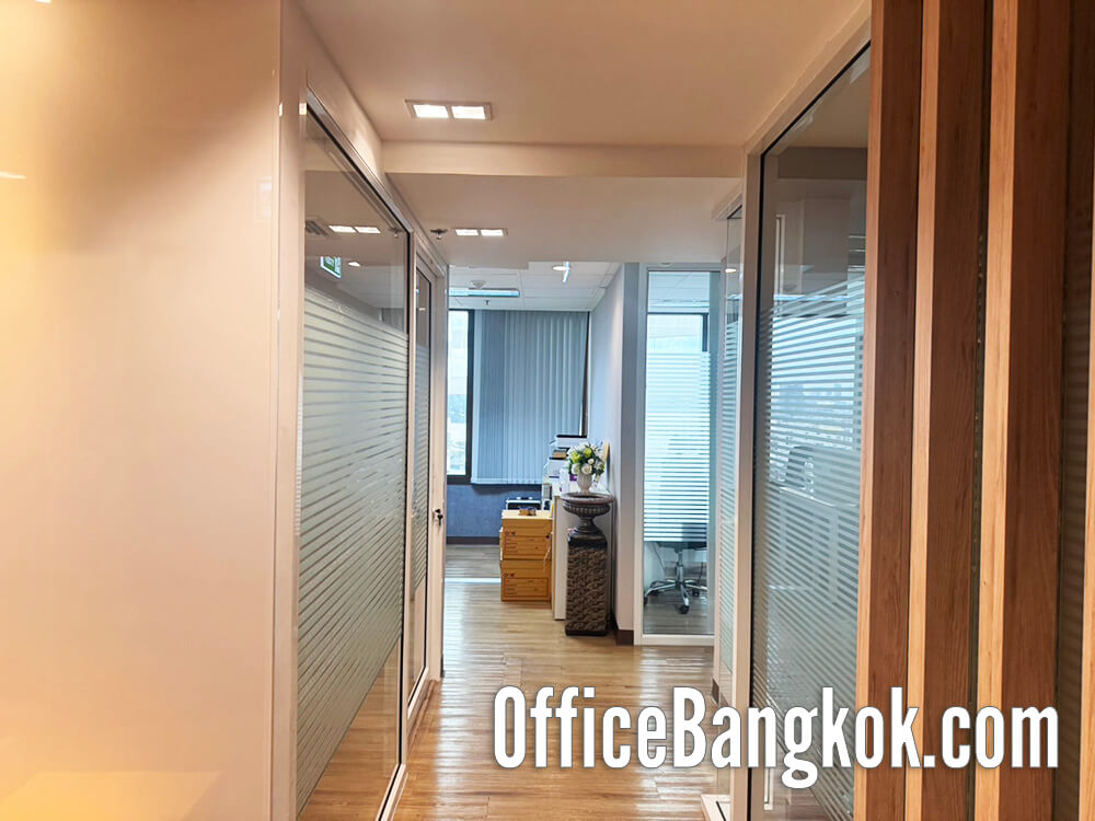 Fully furnished office for rent on Ratchada Road, near MRT Huai Khwang. 140 sqm with modern design and ready-to-use workspace. Rent 112,000 THB/mo Fully furnished office for rent on Ratchada Road, near MRT Huai Khwang. 140 sqm with modern design and ready-to-use workspace. Rent 112,000 THB/mo
