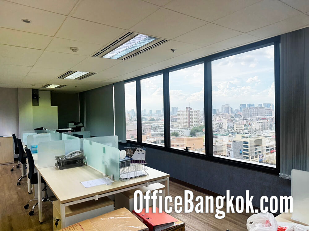 Fully furnished office for rent on Ratchada Road, near MRT Huai Khwang. 140 sqm with modern design and ready-to-use workspace. Rent 112,000 THB/mo Fully furnished office for rent on Ratchada Road, near MRT Huai Khwang. 140 sqm with modern design and ready-to-use workspace. Rent 112,000 THB/mo