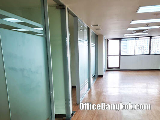 Office for Rent with Partly Furnished Space 192 Sqm on Ratchadapisek Road