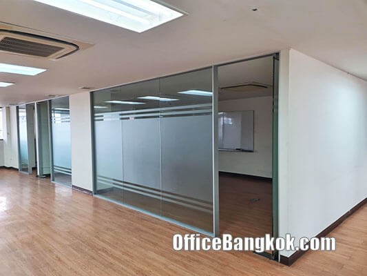 Office for Rent with Partly Furnished Space 192 Sqm on Ratchadapisek Road