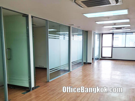 Office for Rent with Partly Furnished Space 192 Sqm on Ratchadapisek Road