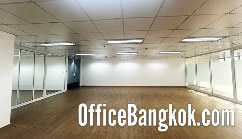 ให้เช่าออฟฟิศตกแต่งแล้วบางส่วน พื้นที่ 159 ตรม ค่าเช่า 120,000 บาท/เดือน ทำเลใกล้ MRT ห้วยขวาง เดินทางสะดวก เหมาะสำหรับบริษัทที่ต้องการเริ่มงานได้ทันที