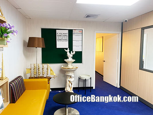 Office for Rent with Partly Furnished On Ratchadapisek Space 240 Sqm Close to Huai Khwang MRT Station