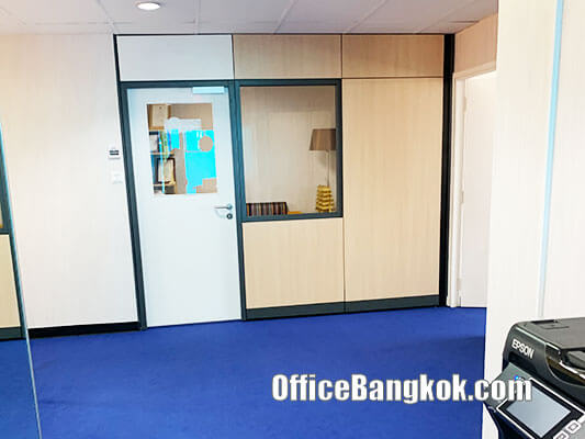 Office for Rent with Partly Furnished On Ratchadapisek Space 240 Sqm Close to Huai Khwang MRT Station