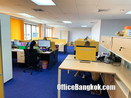 Office for Rent with Partly Furnished On Ratchadapisek Space 240 Sqm Close to Huai Khwang MRT Station